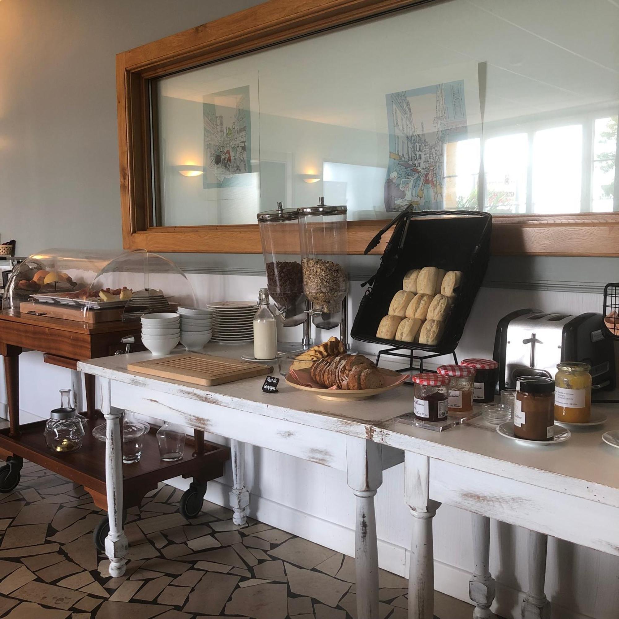 Logis L'Auberge Du Gros Silly-sur-Nied Ngoại thất bức ảnh