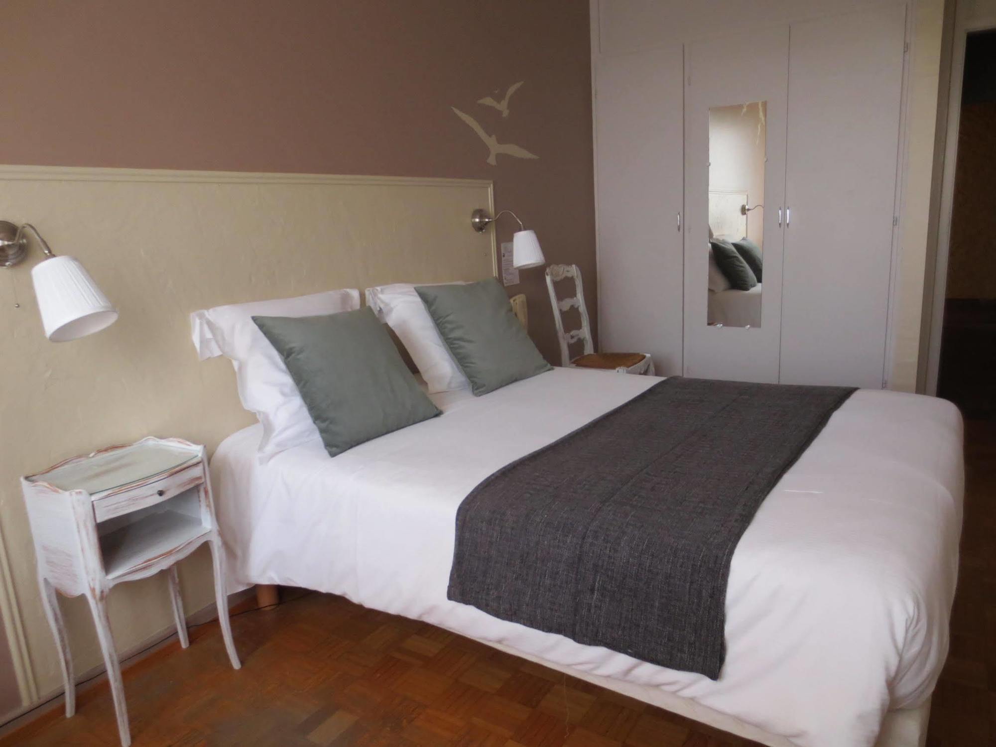 Logis L'Auberge Du Gros Silly-sur-Nied Ngoại thất bức ảnh